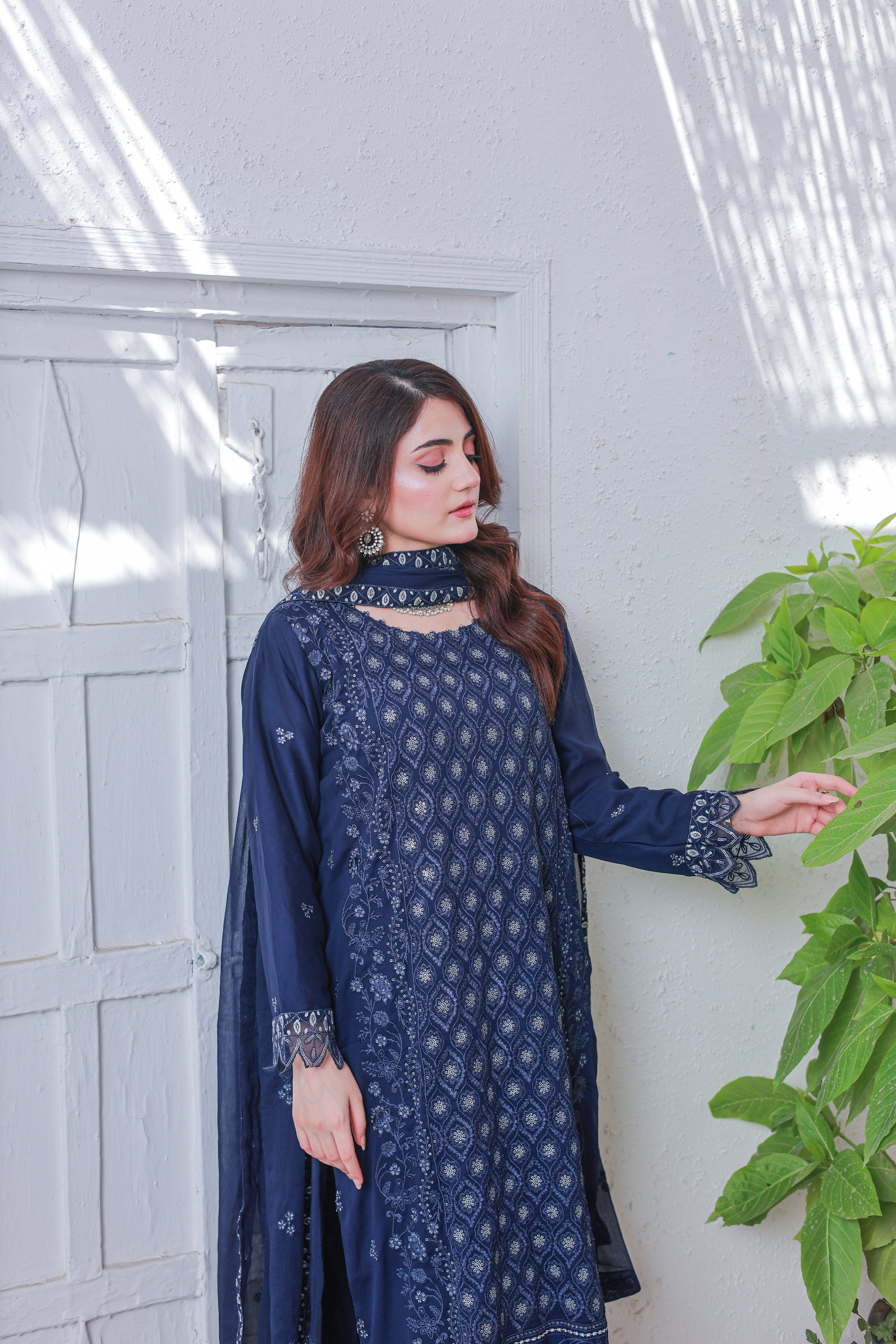 Mahpara 03-Piece Embroidered Blue Chiffon Suit